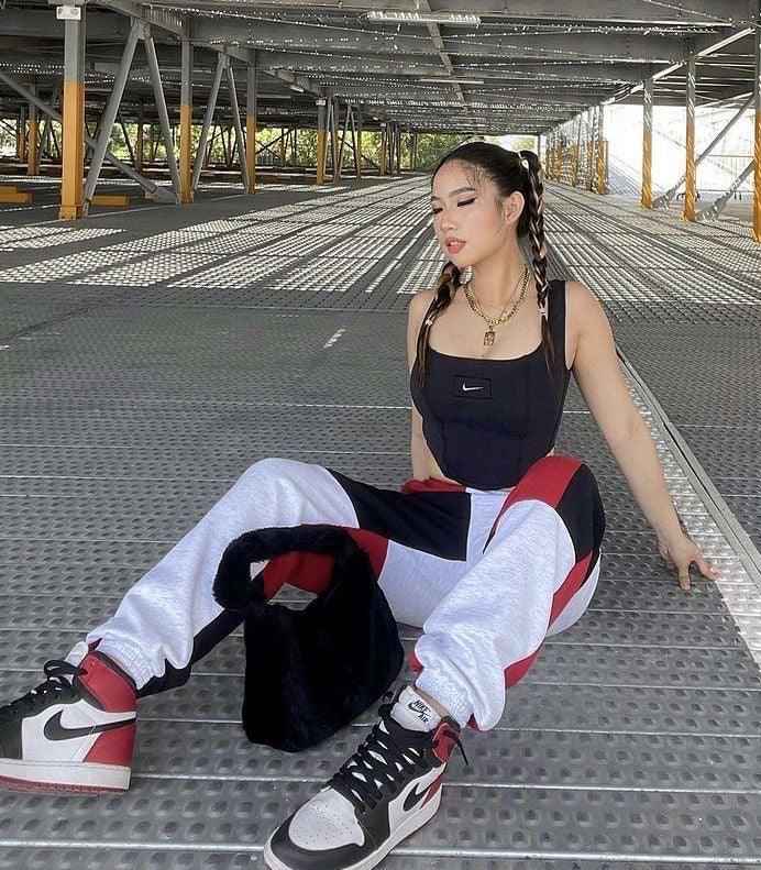 Custom RED Black White Jordan 1 CHICAGO Sneakerhypes