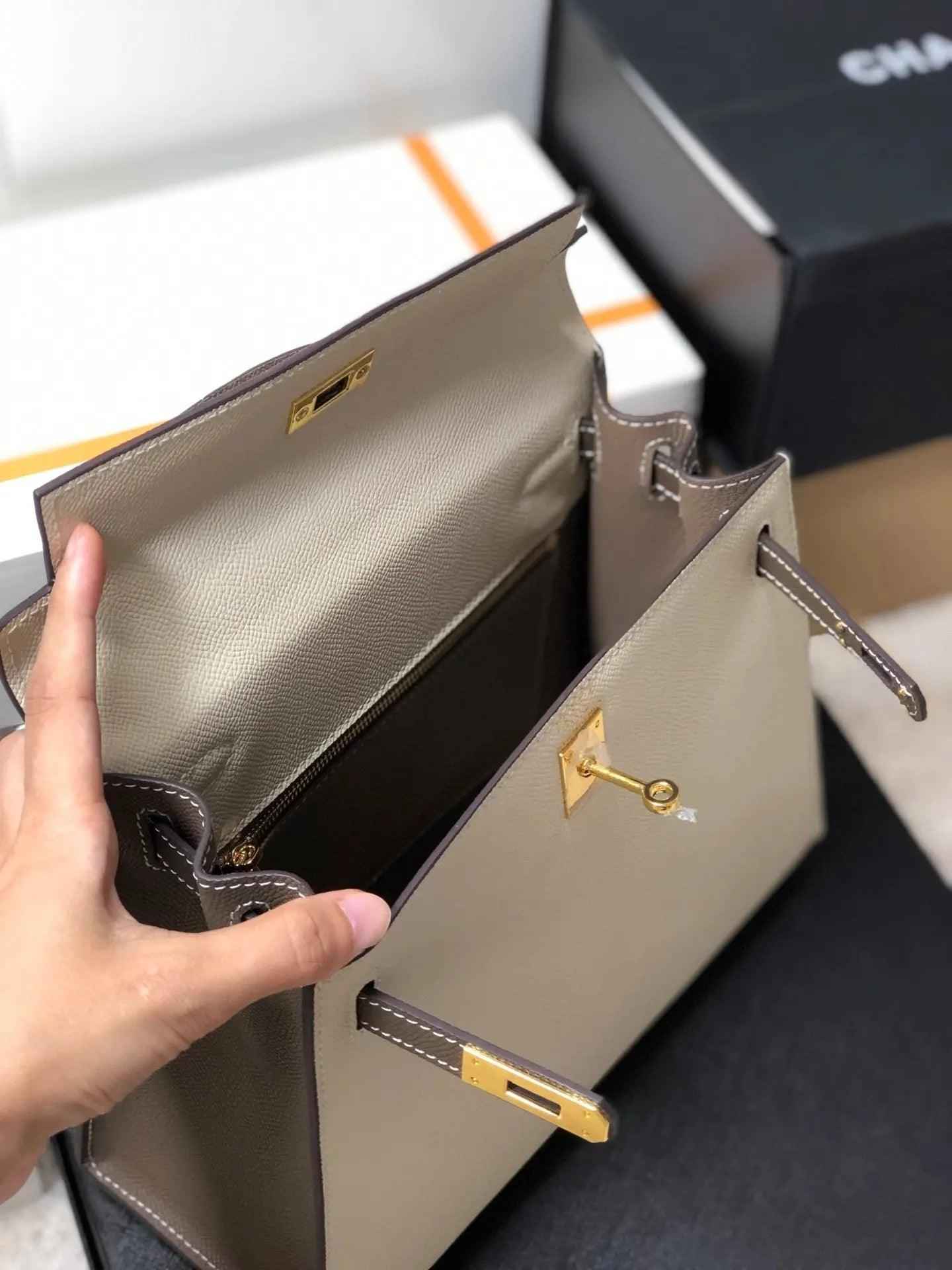 Sneakerhill - Kelly Bag 0015