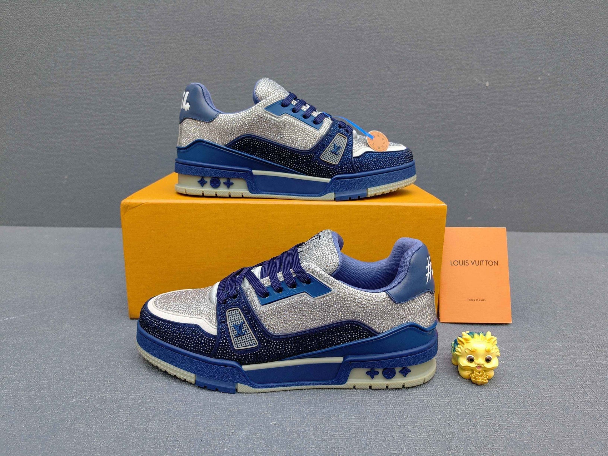 Virgil Abloh x LV Monogram Sneakers AS00400-02