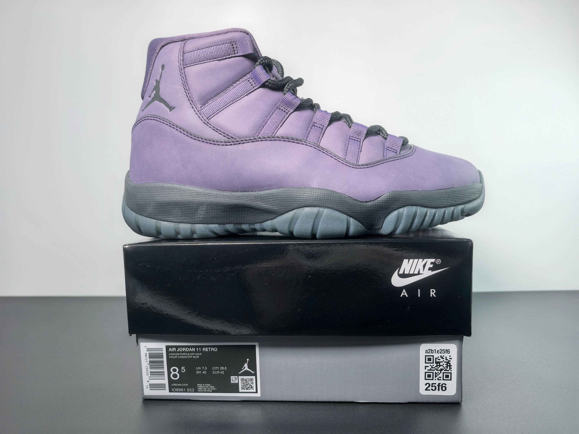 Air Jordan 11 “Las Vegas” IO8961-553