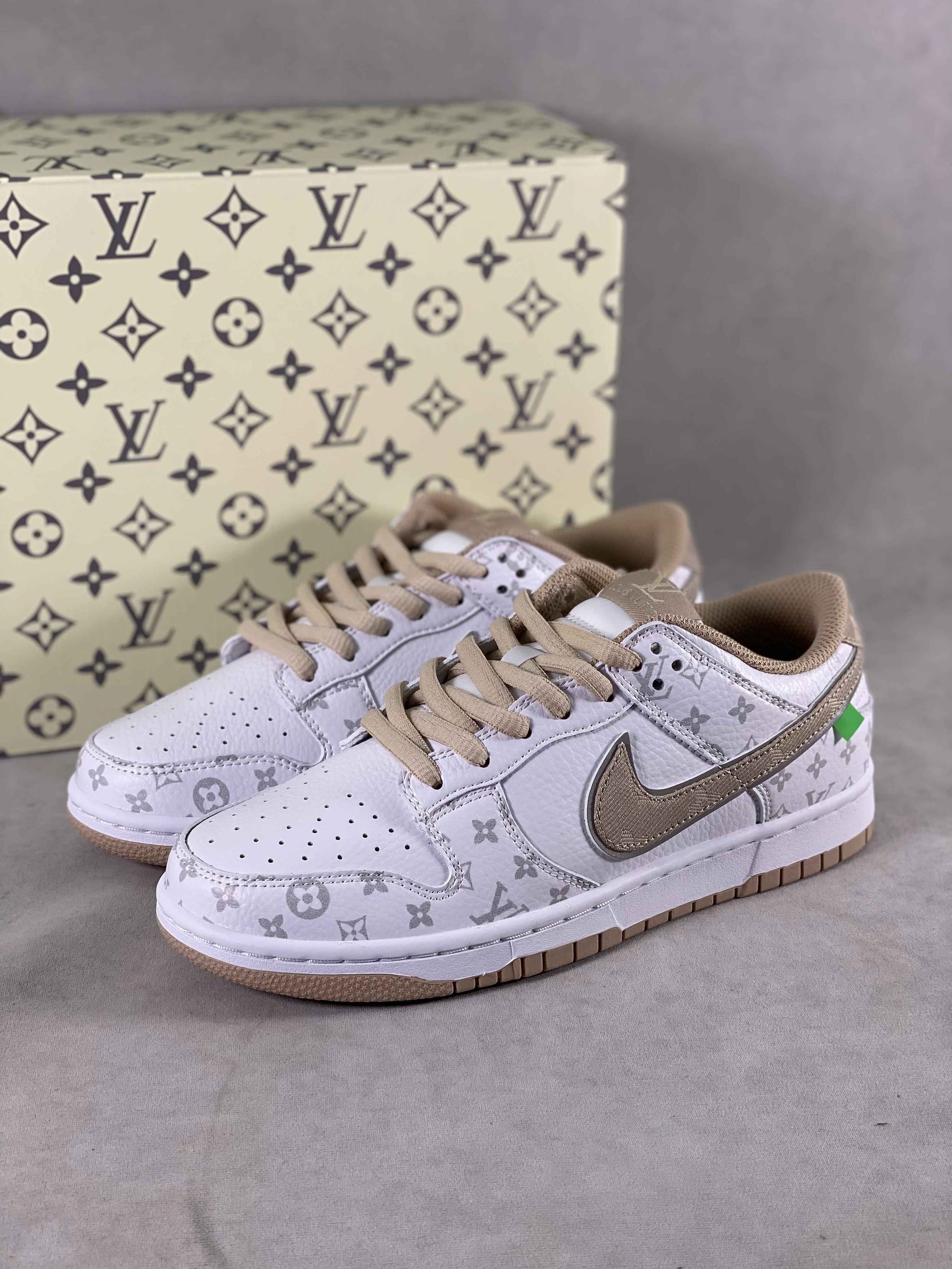 Custom SB Dunk Low x LV LV0526 596