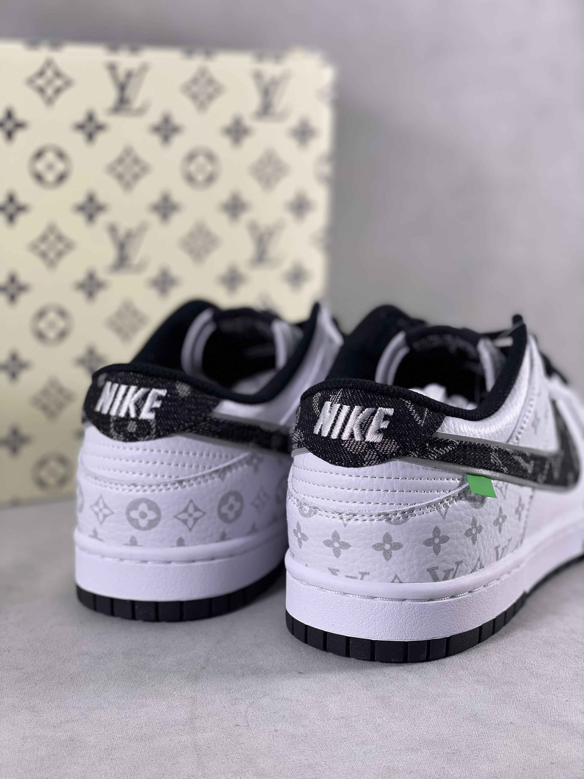 Custom SB Dunk Low x LV 0526 591