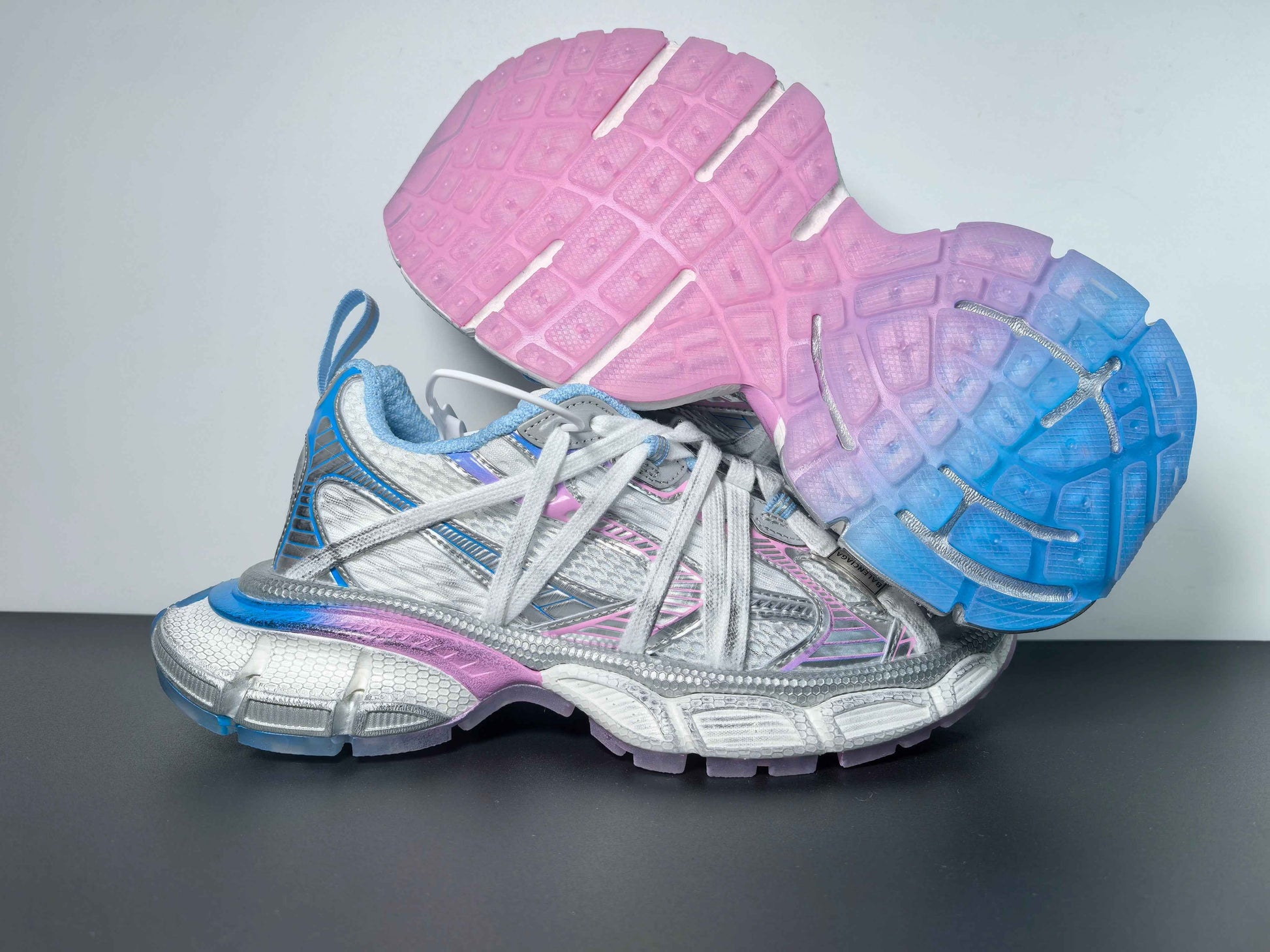 Balenciaga Runner 3XL Extreme Lace 02