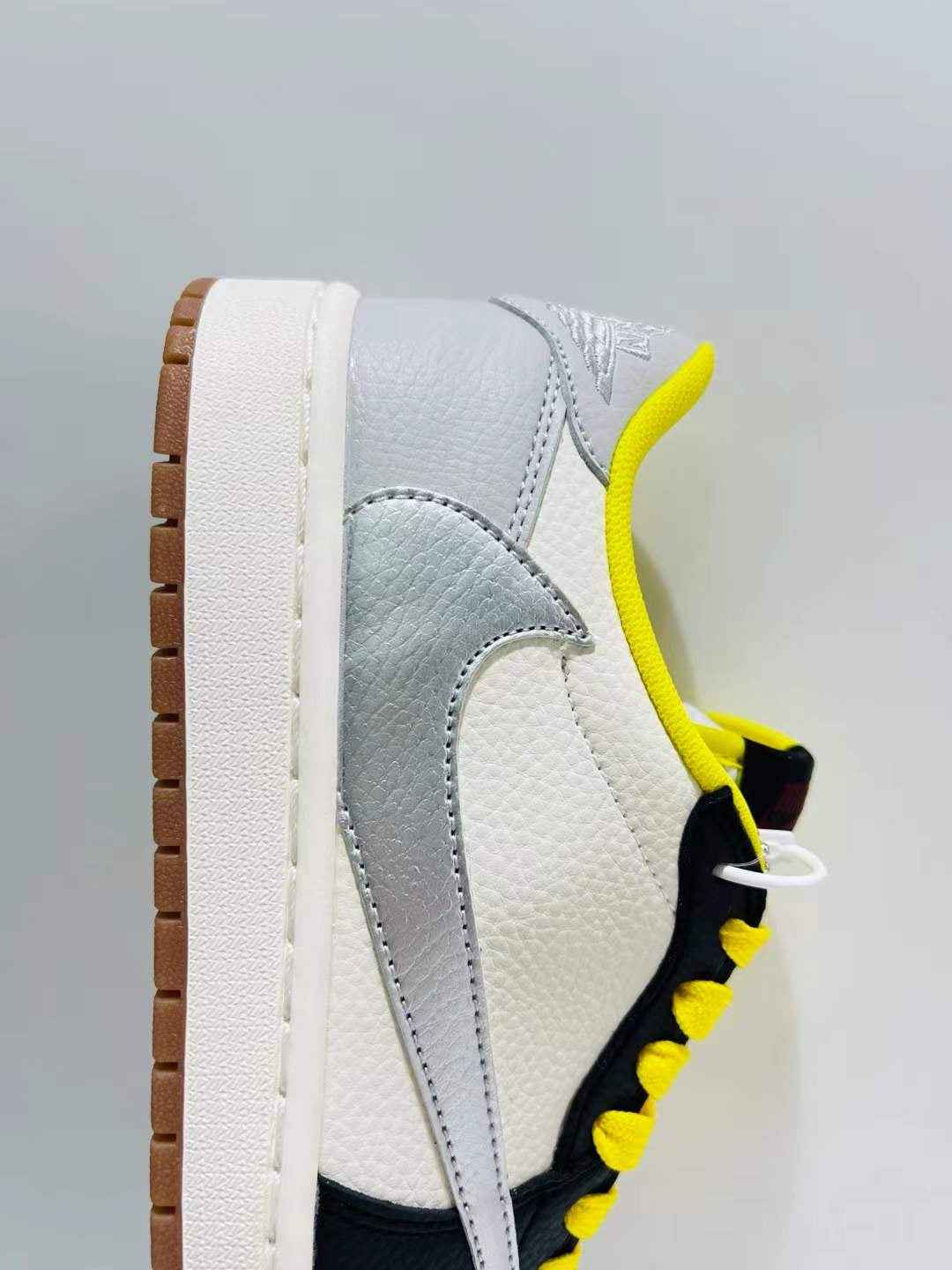 Designer Air Jordan 1 ×Travis Scott DN6901 095