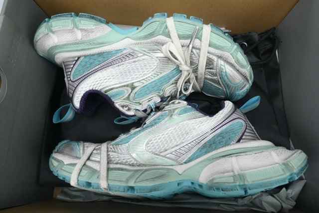 Custom BLCG Tiffany Blue Sneaker W3XL5