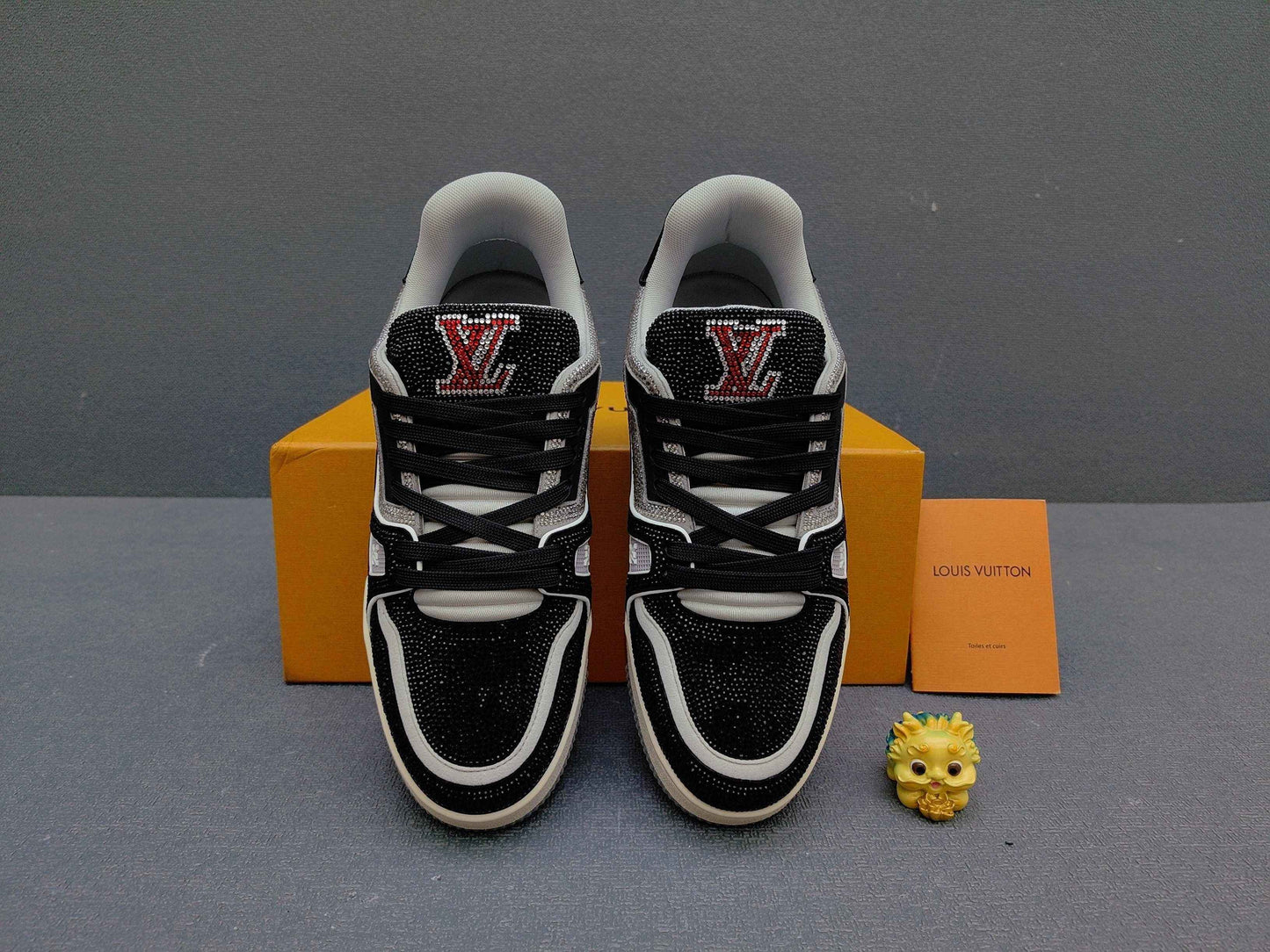 Virgil Abloh x LV Monogram Sneakers AS00400-03