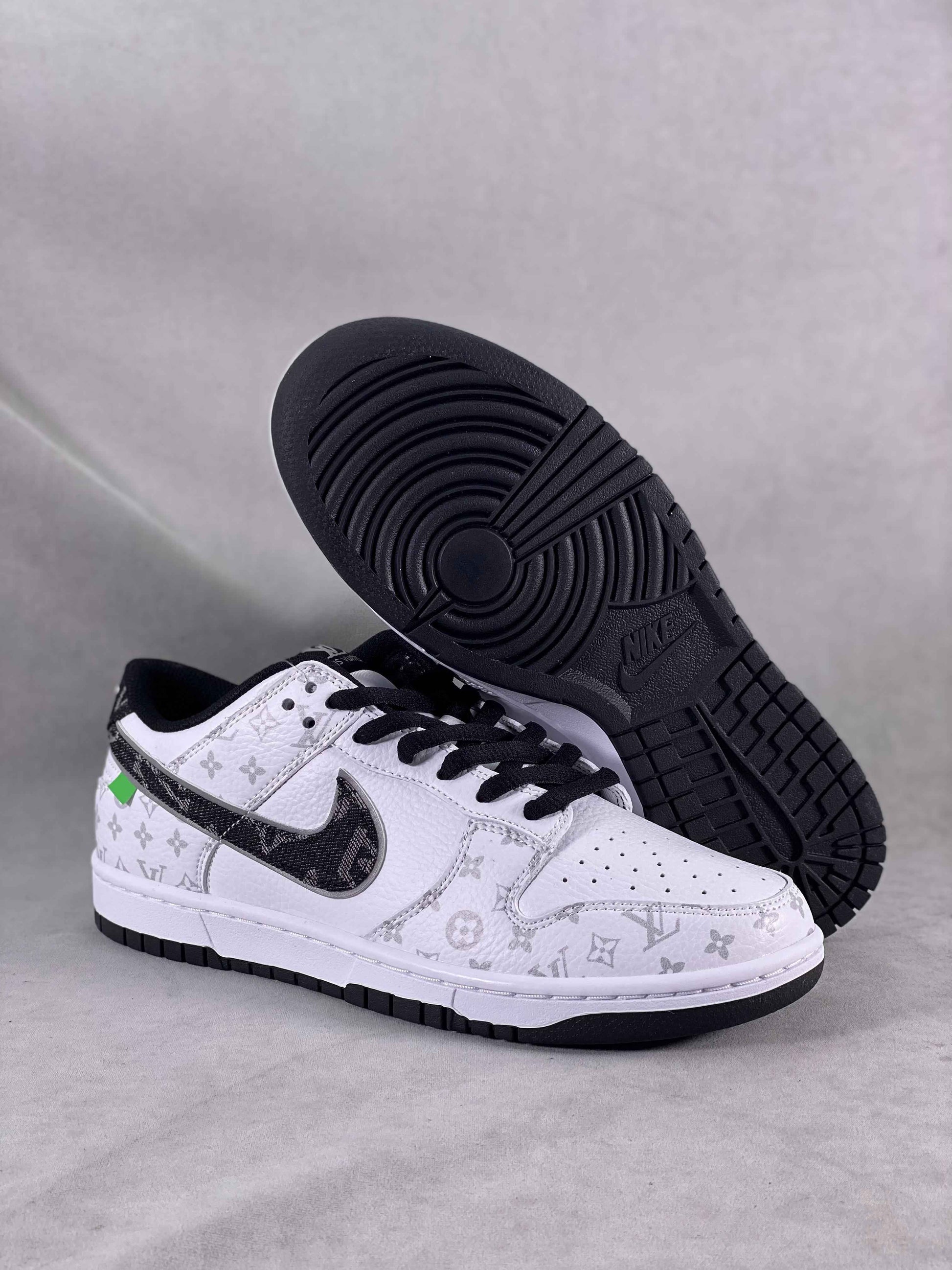 Custom SB Dunk Low x LV 0526 591