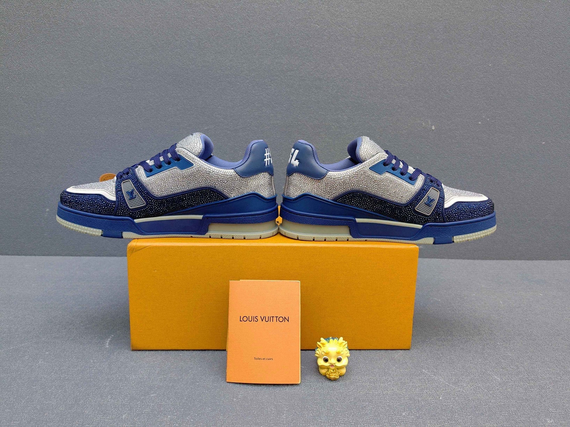 Virgil Abloh x LV Monogram Sneakers AS00400-02