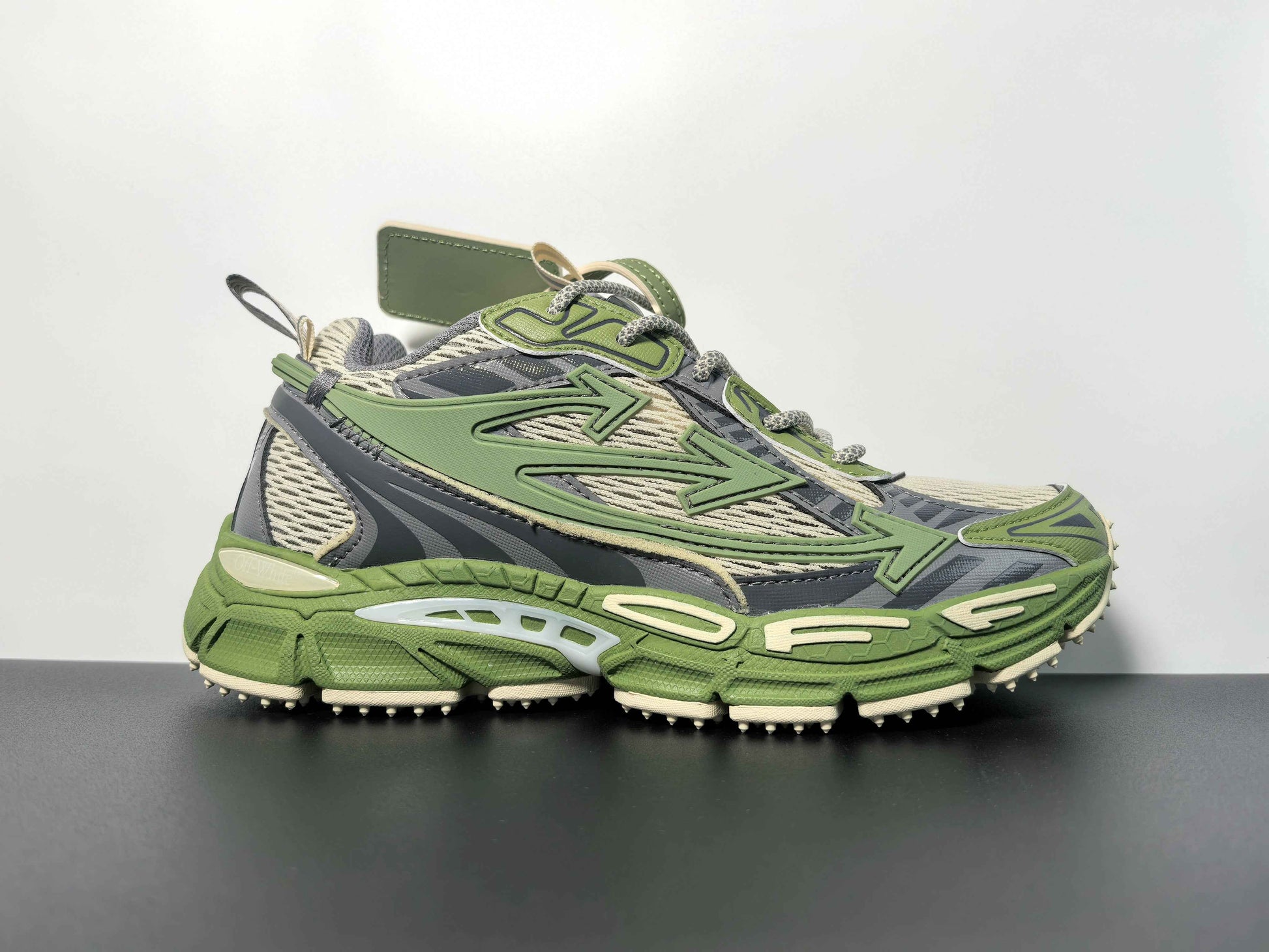 Off-White C/O Virgil Abloh Sneakers 002