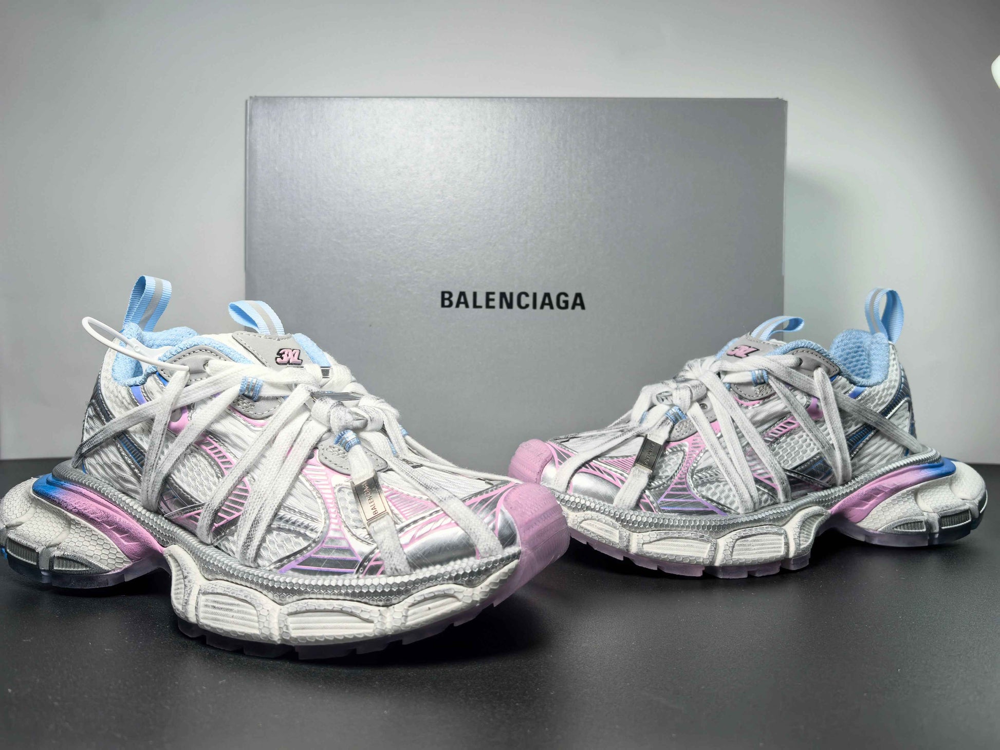Balenciaga Runner 3XL Extreme Lace 02