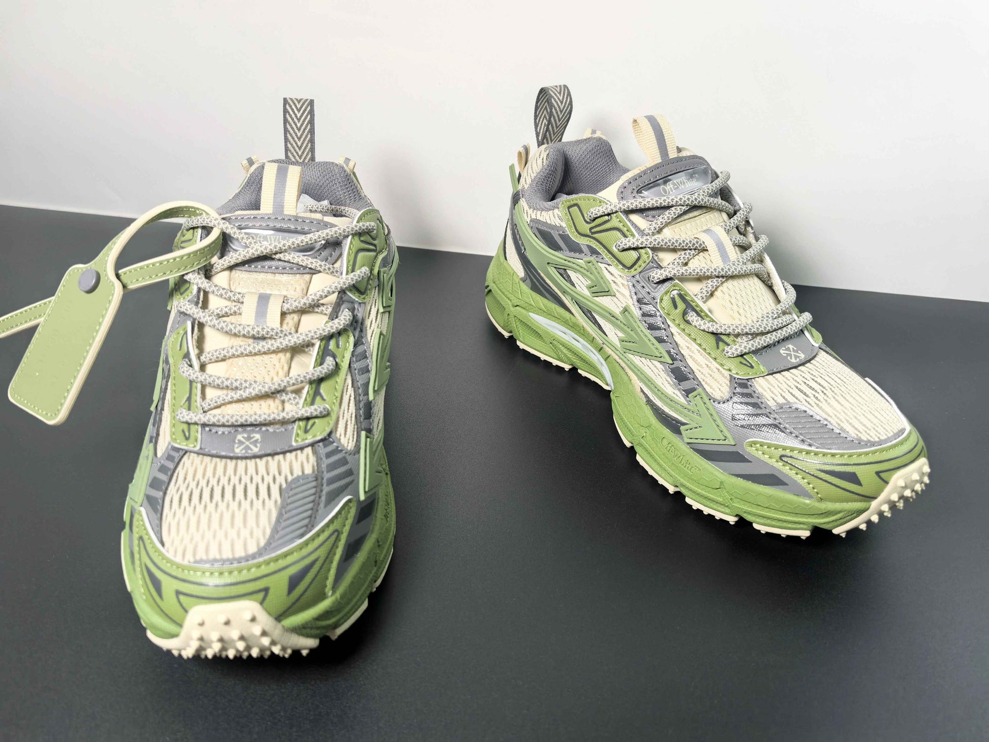 Off-White C/O Virgil Abloh Sneakers 002