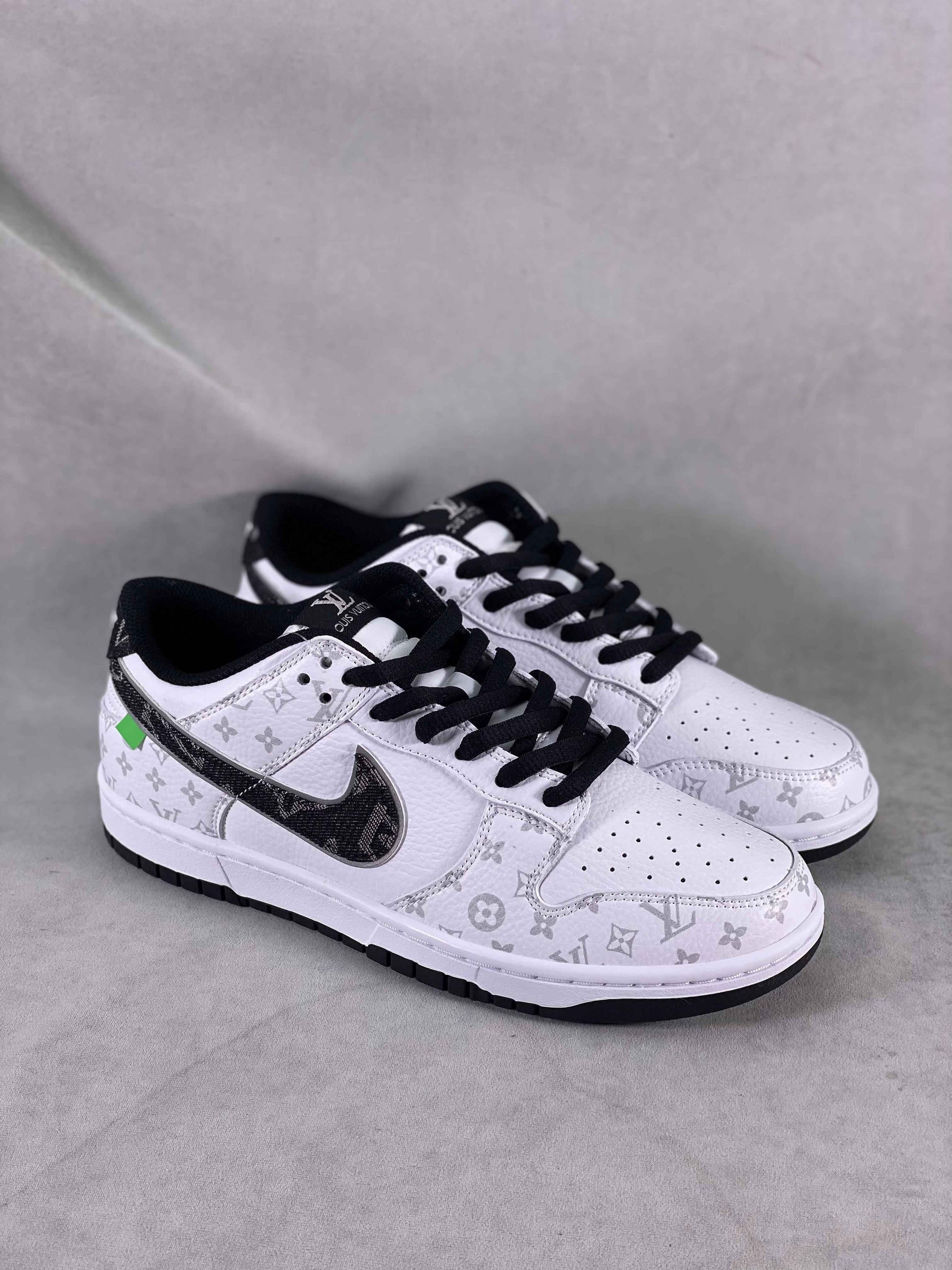 Custom SB Dunk Low x LV 0526 591