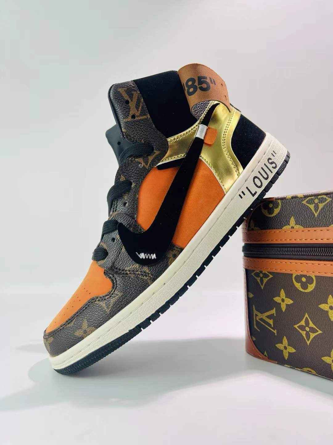 Designer Air Jordan 1 x Travis Scott x Louis Gold