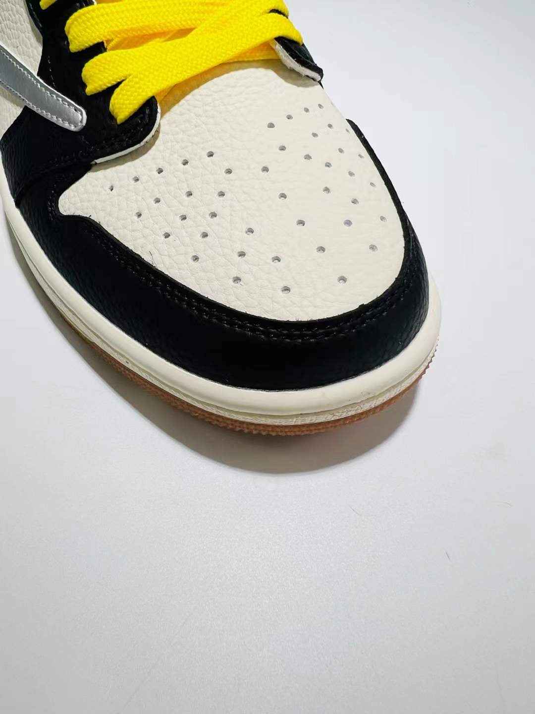 Designer Air Jordan 1 ×Travis Scott DN6901 095