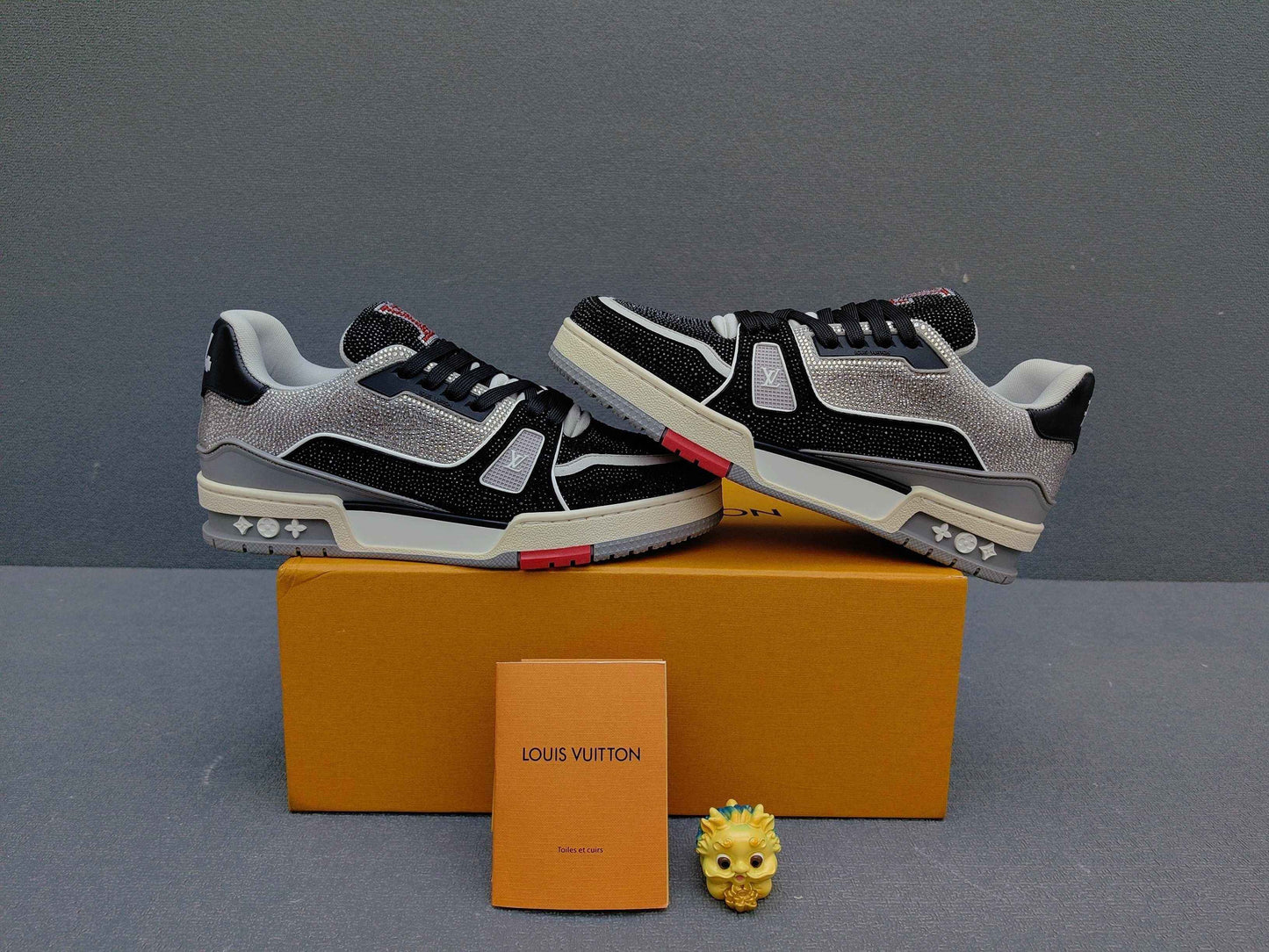 Virgil Abloh x LV Monogram Sneakers AS00400-03