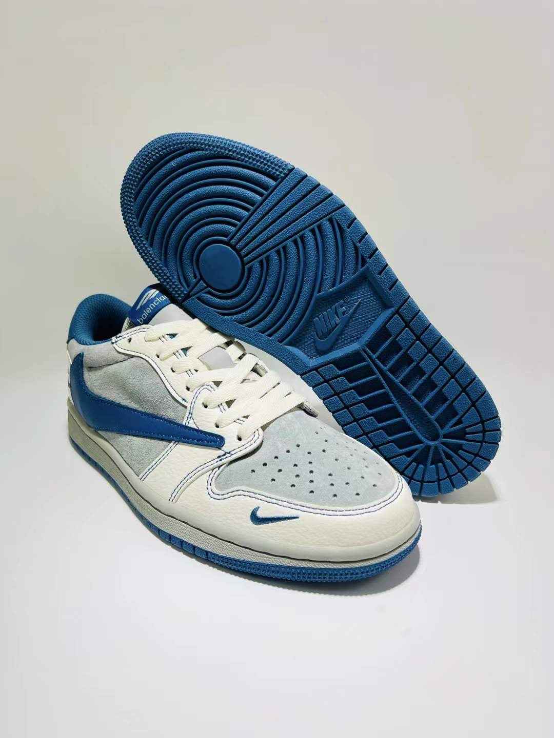 Designer Air Jordan 1 ×Travis Scott Balenciaga XD1568 105