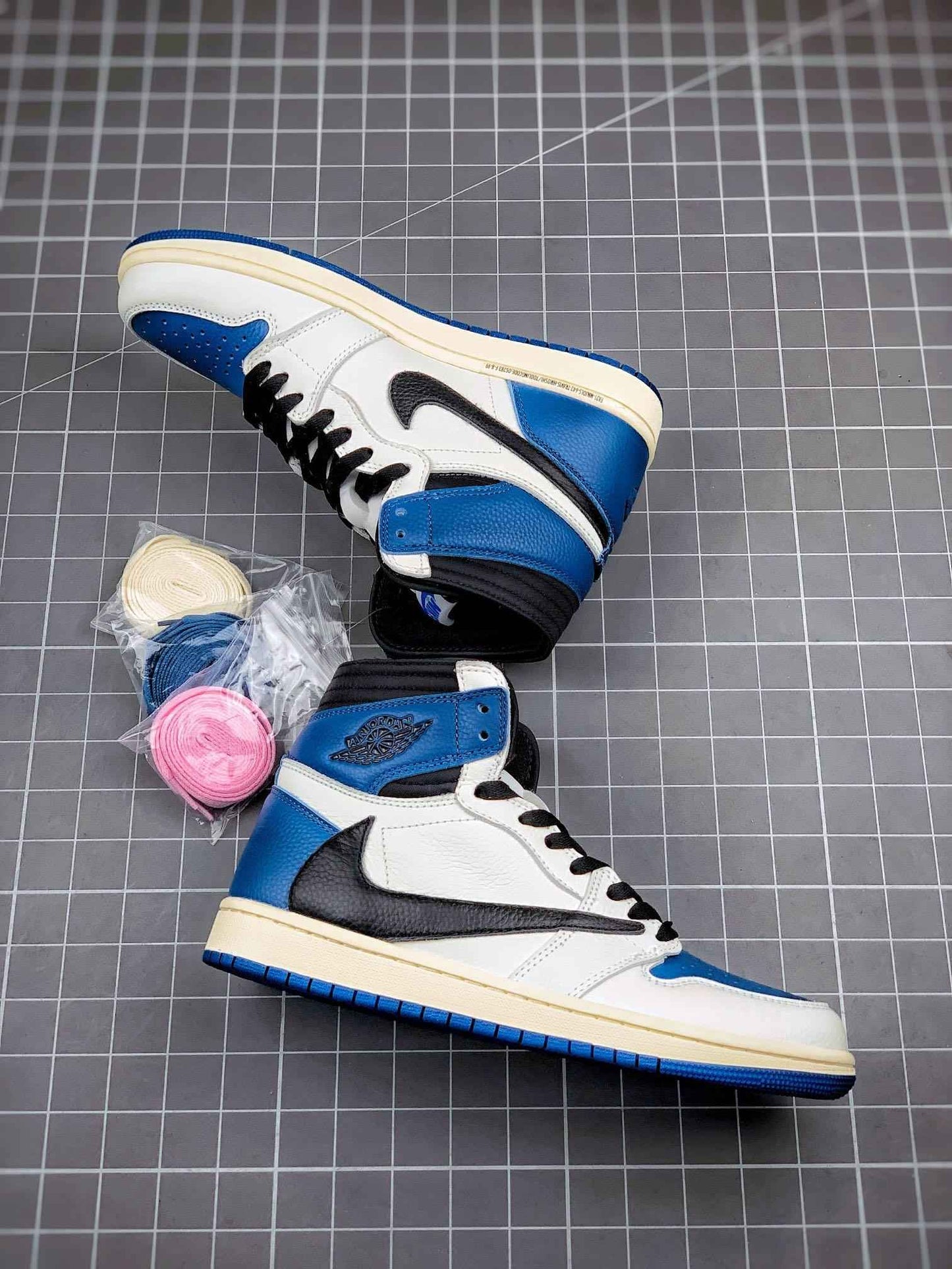 Custom Air Jordan 1 High OG SP Fragment x Travis Scott DH3227-105