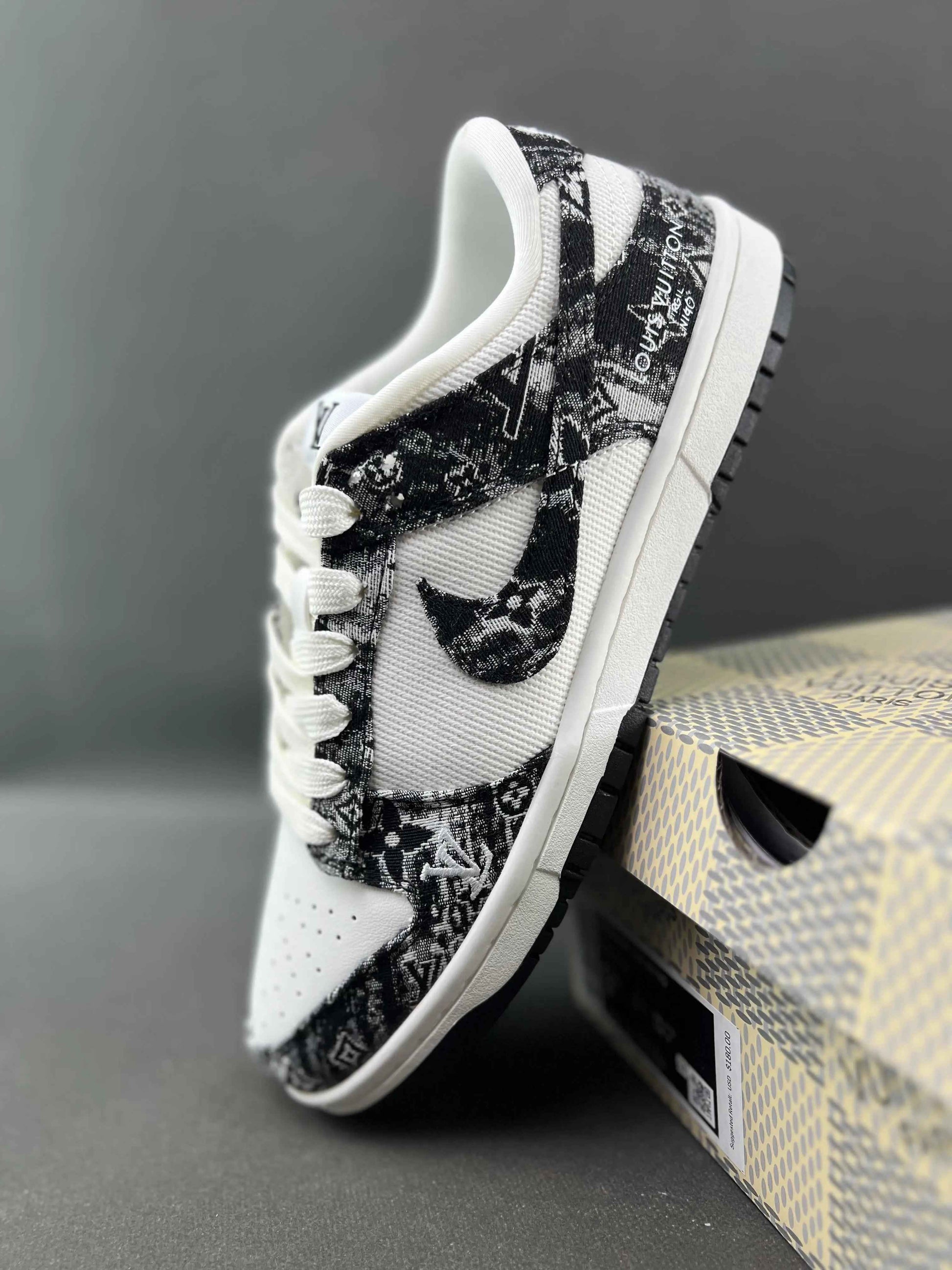 Custom SB Dunk Low x LV XB3802-351