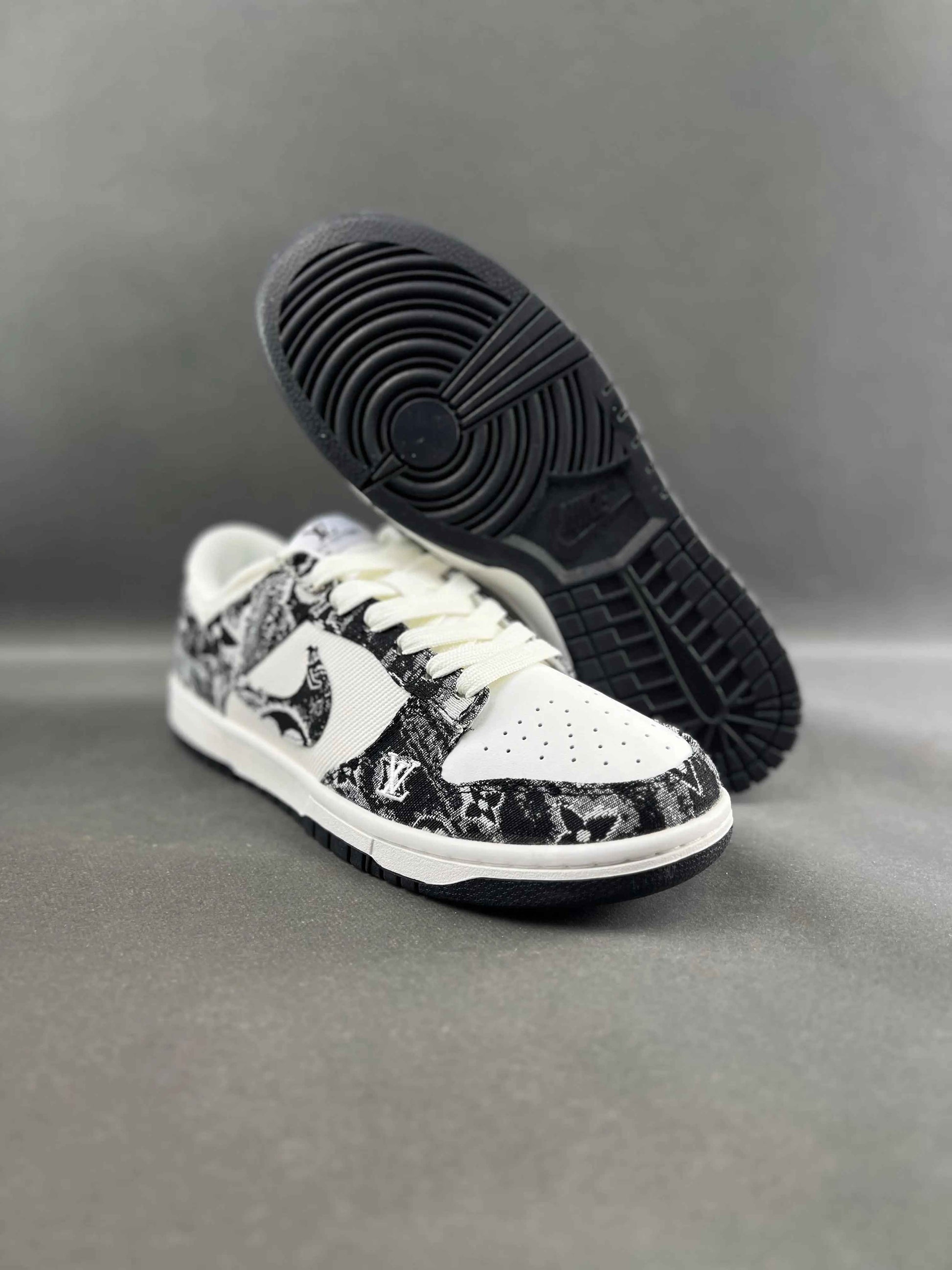Custom SB Dunk Low x LV XB3802-351