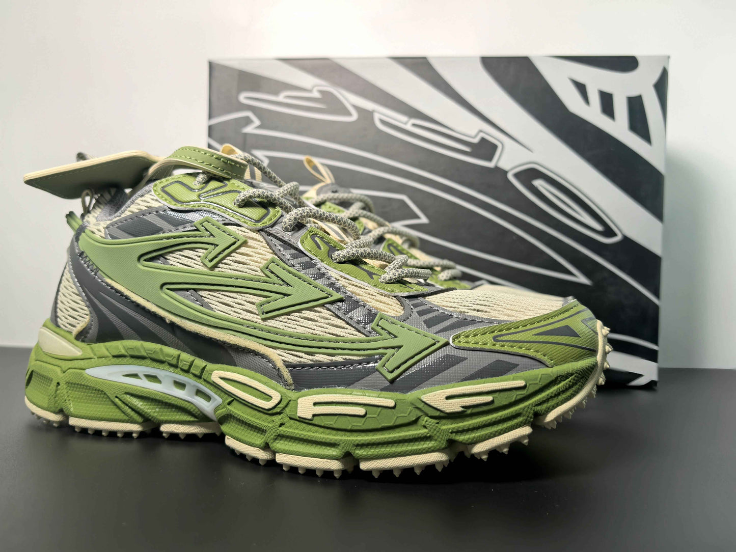 Off-White C/O Virgil Abloh Sneakers 002