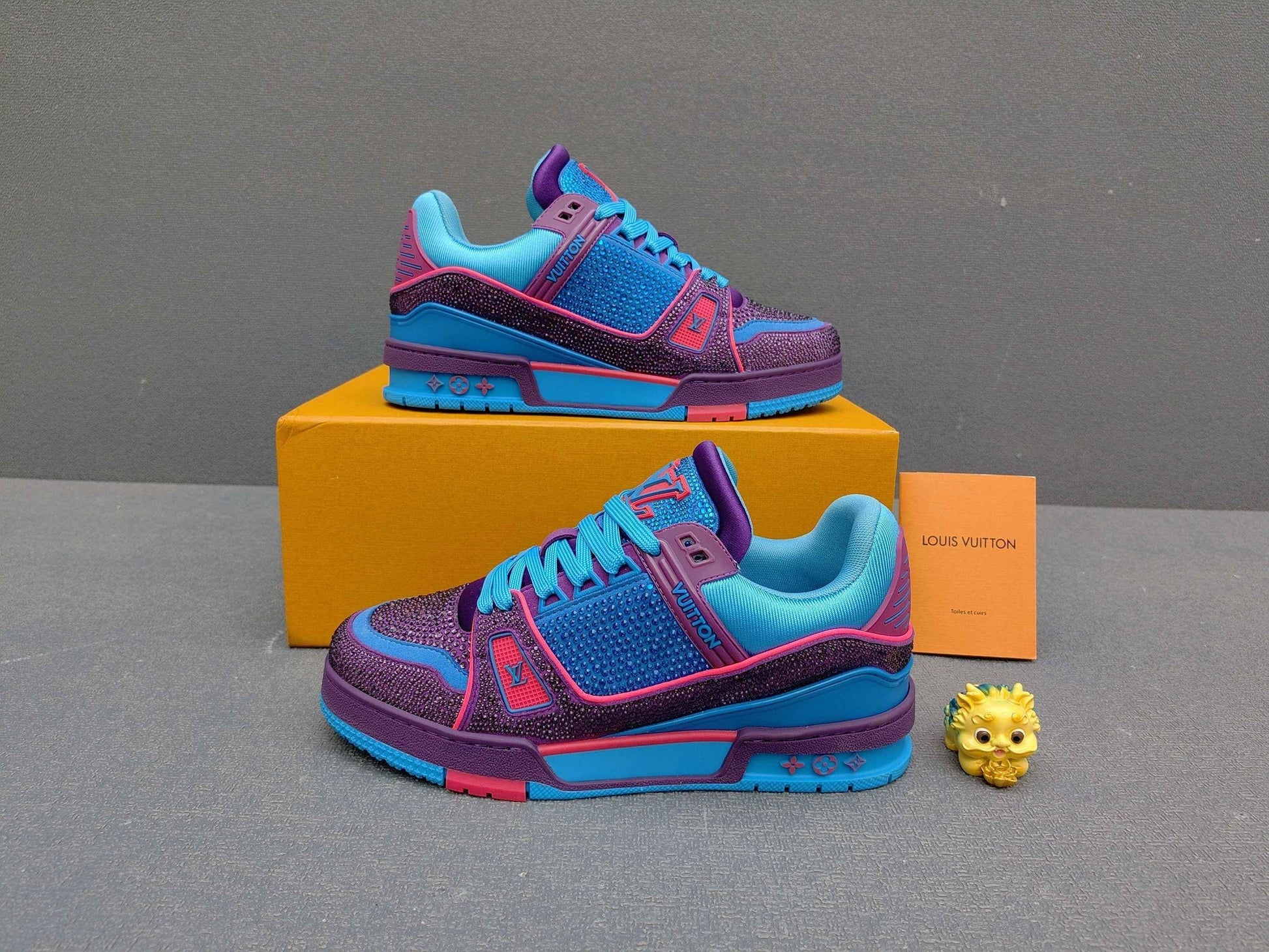 Virgil Abloh x LV Monogram Sneakers AS00400-01