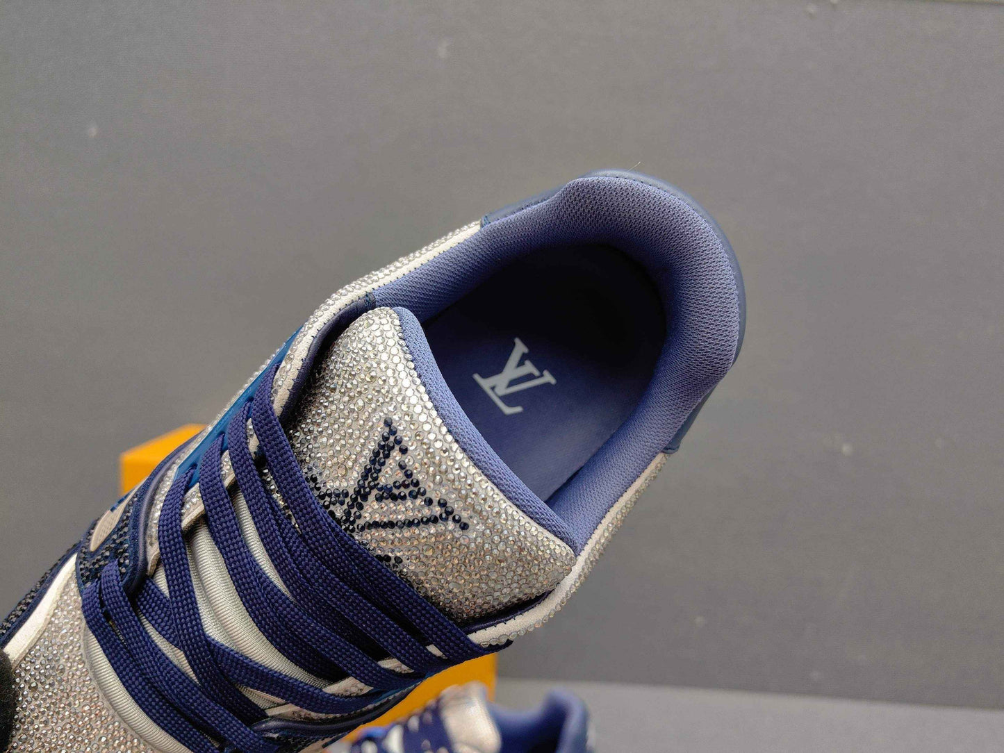 Virgil Abloh x LV Monogram Sneakers AS00400-02