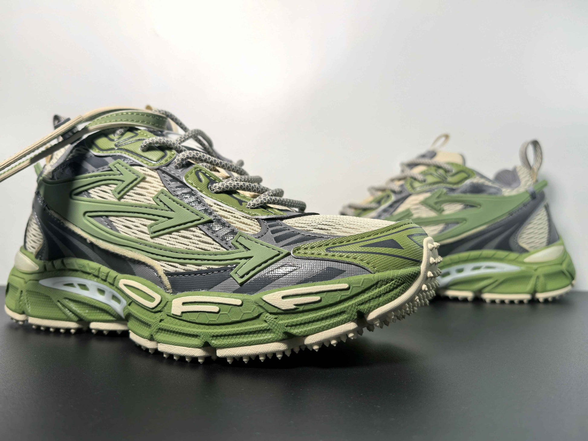 Off-White C/O Virgil Abloh Sneakers 002