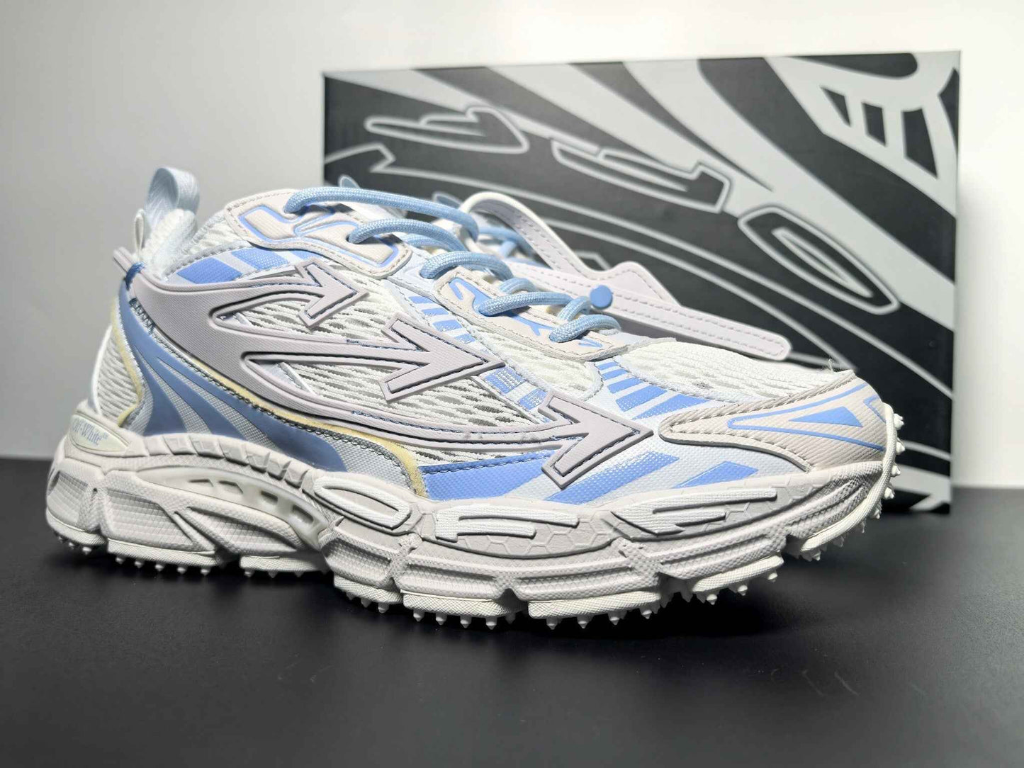 Off-White C/O Virgil Abloh Sneakers 001