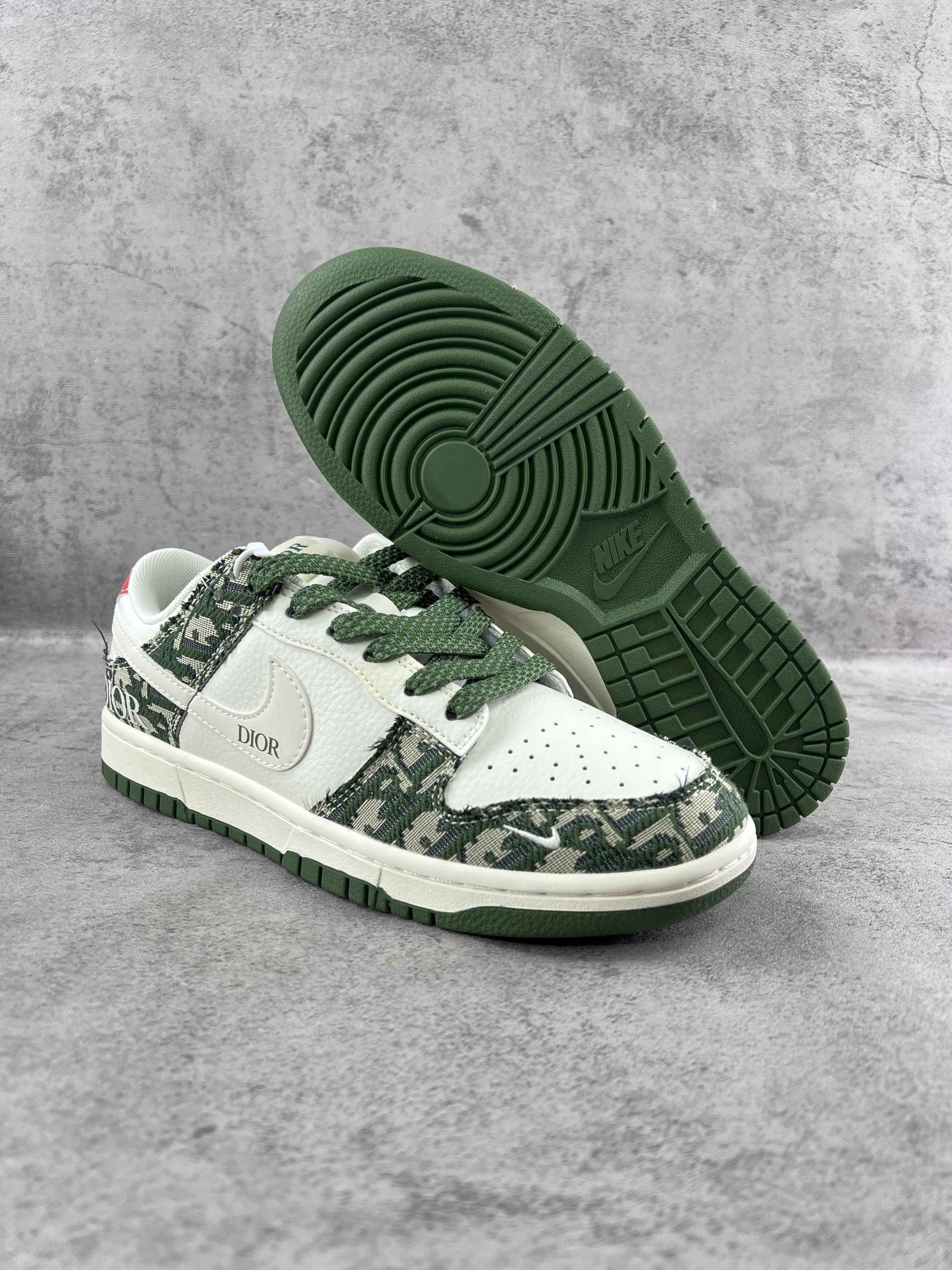 Custom SB Dunk Low x Dior XY1688 005