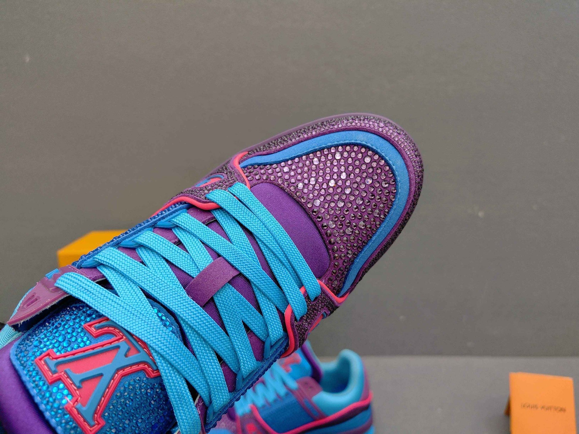 Virgil Abloh x LV Monogram Sneakers AS00400-01