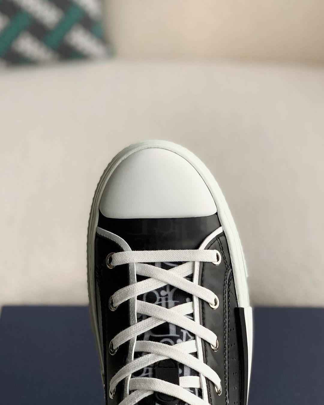 DR B23 High-Top Sneakers