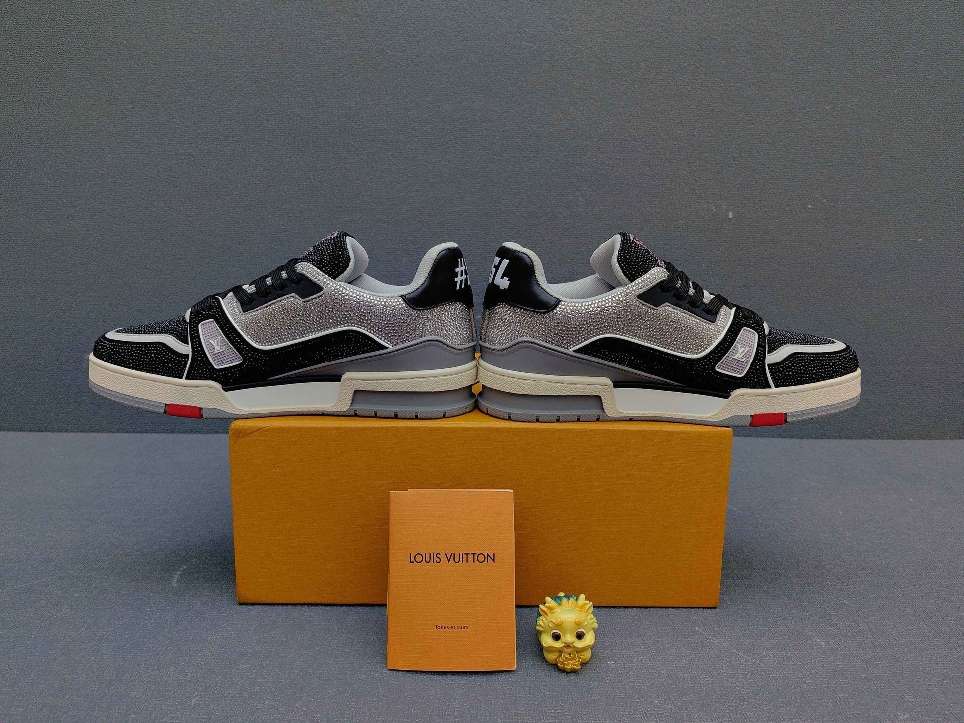 Virgil Abloh x LV Monogram Sneakers AS00400-03