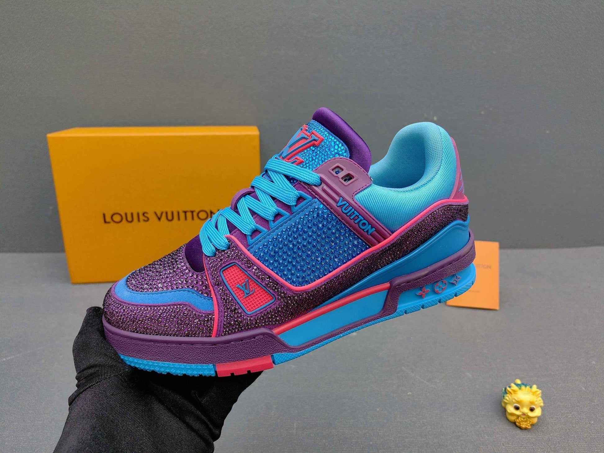 Virgil Abloh x LV Monogram Sneakers AS00400-01