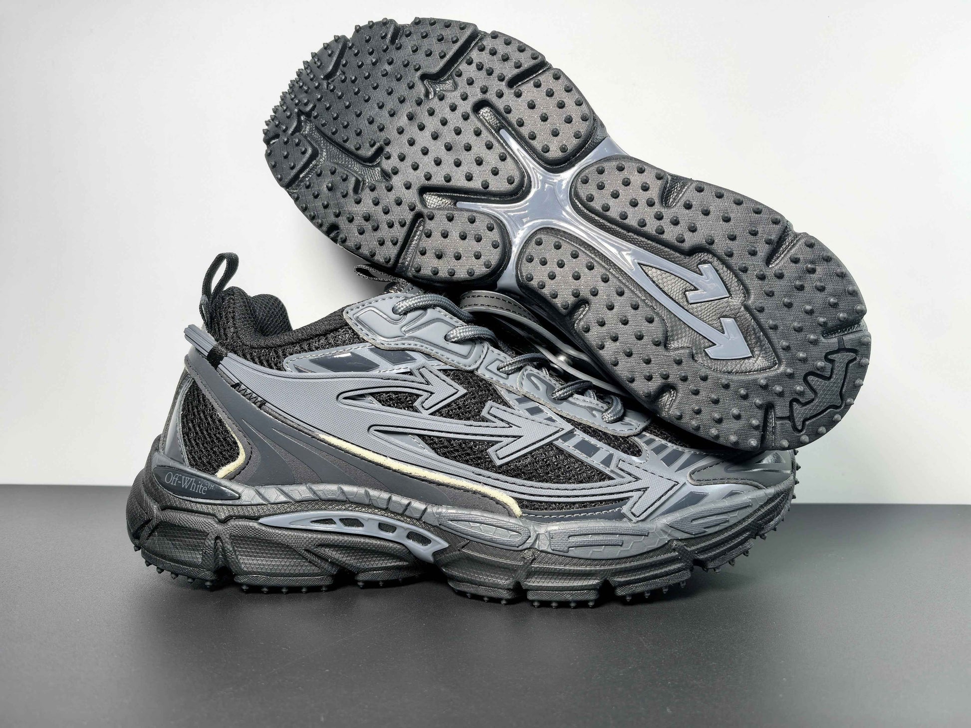 Off-White C/O Virgil Abloh Sneakers 011