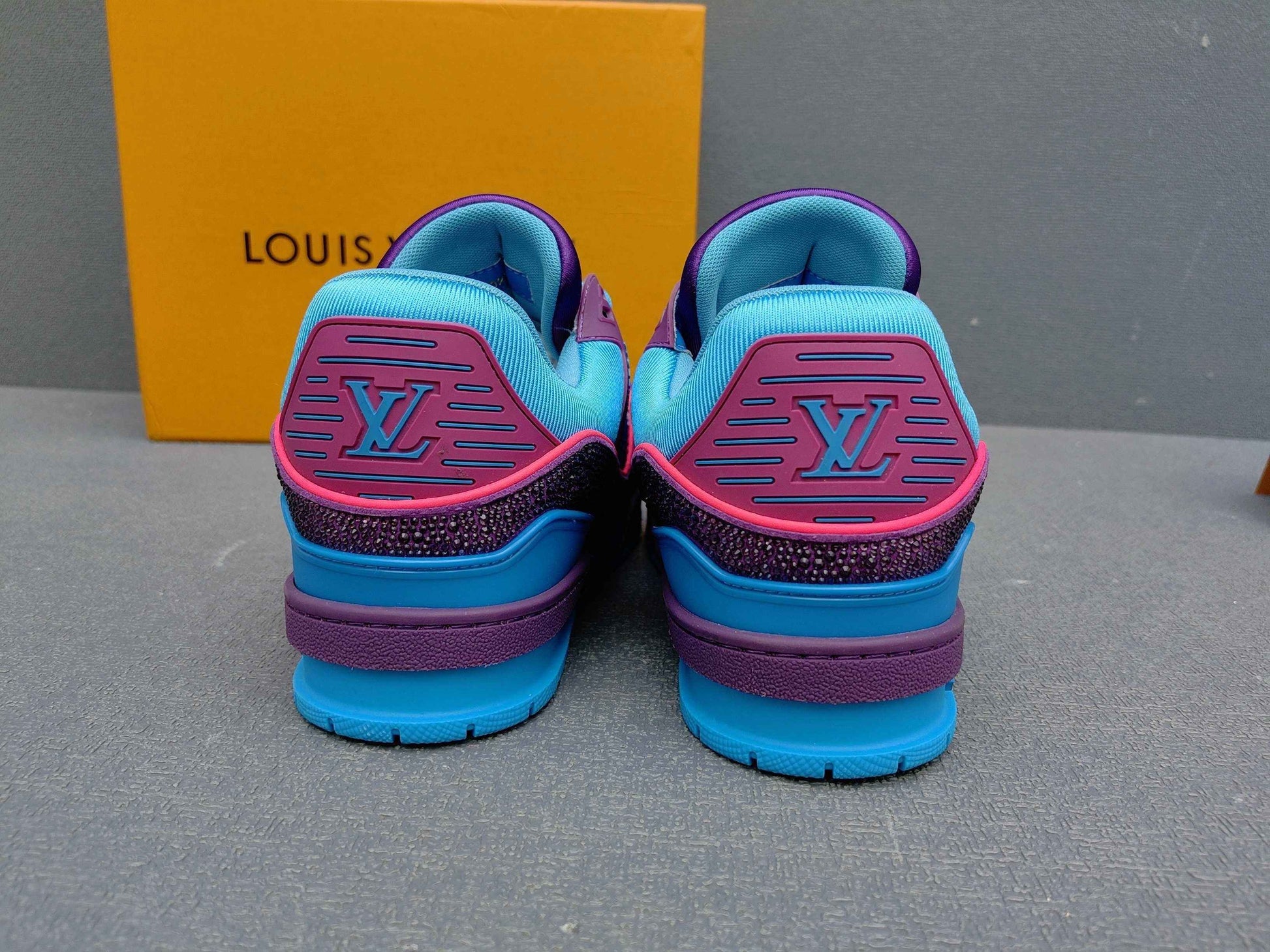 Virgil Abloh x LV Monogram Sneakers AS00400-01