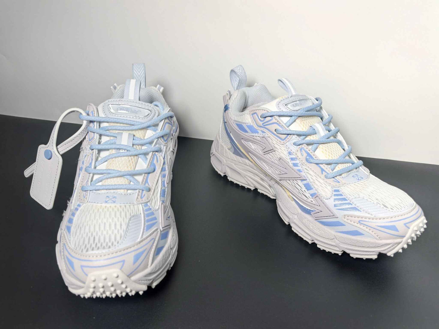 Off-White C/O Virgil Abloh Sneakers 001